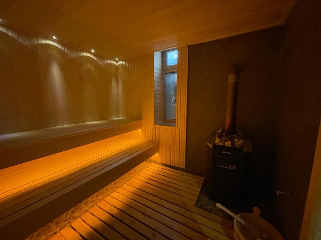 Barhat Hotel & Spa Taraz Buitenkant foto