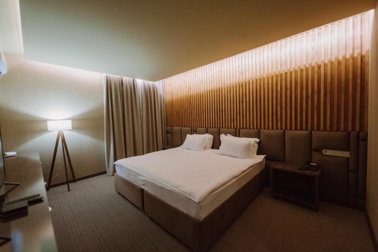 Barhat Hotel & Spa Taraz Buitenkant foto