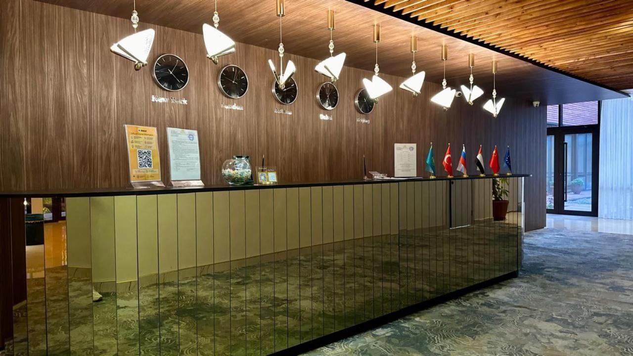 Barhat Hotel & Spa Taraz Buitenkant foto