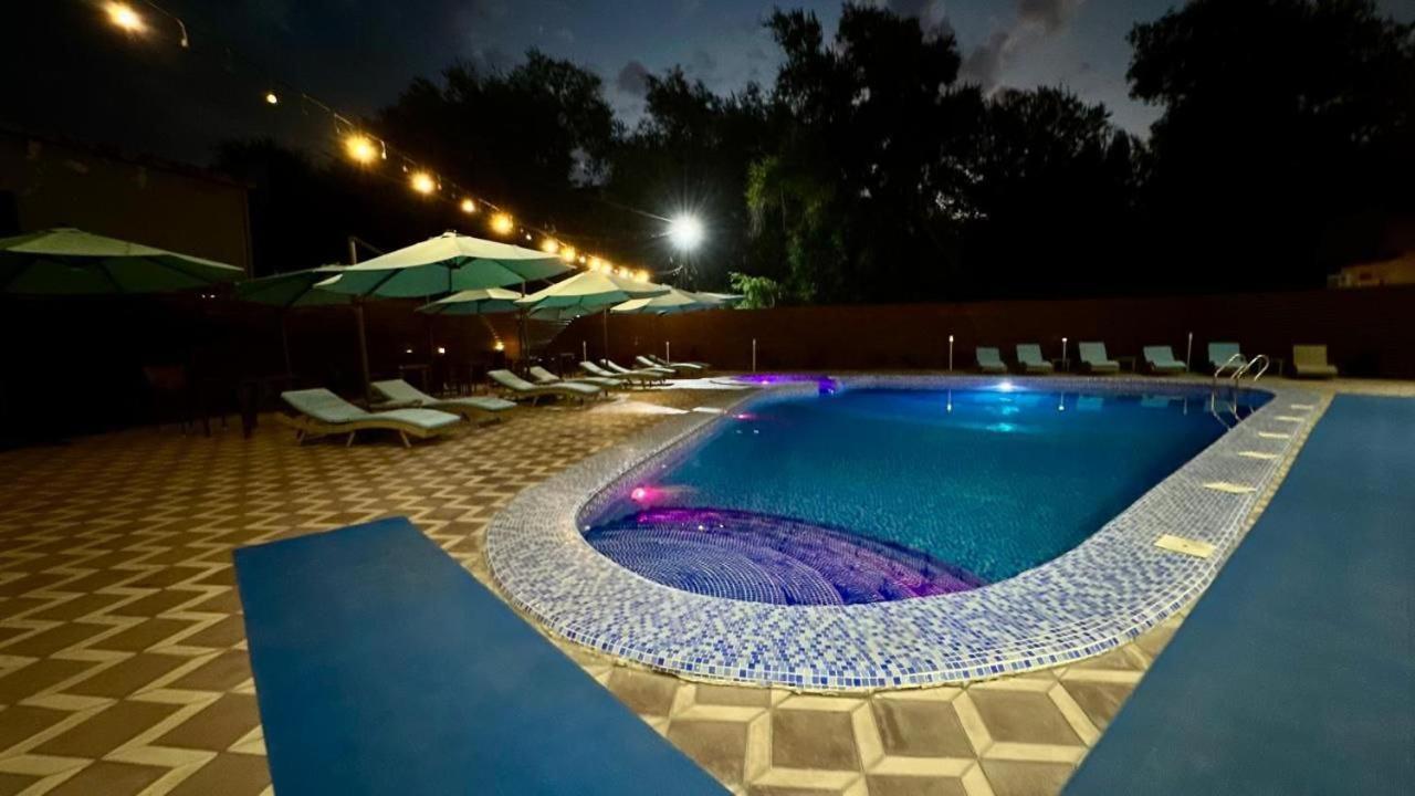 Barhat Hotel & Spa Taraz Buitenkant foto