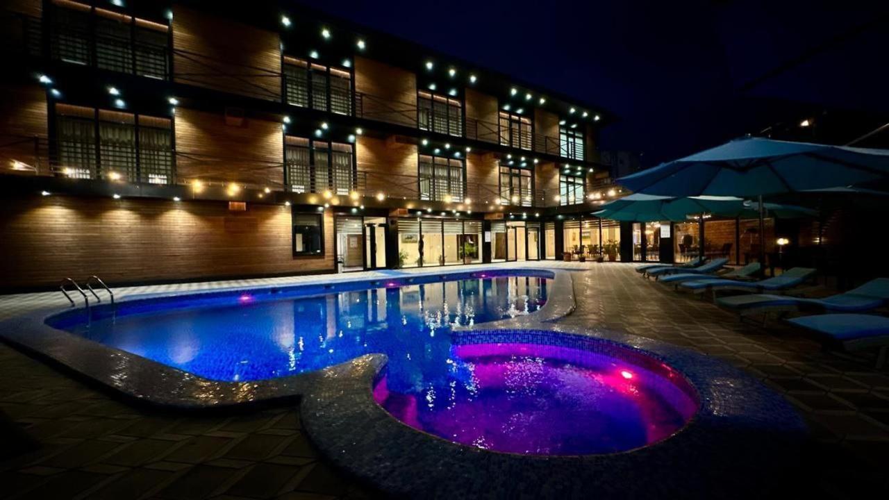 Barhat Hotel & Spa Taraz Buitenkant foto