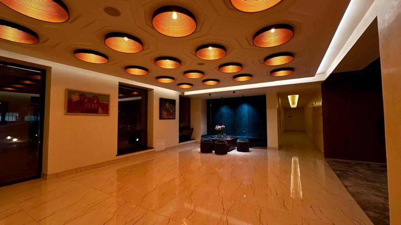 Barhat Hotel & Spa Taraz Buitenkant foto