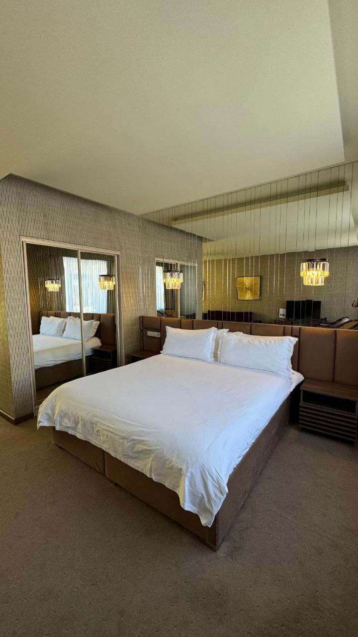 Barhat Hotel & Spa Taraz Buitenkant foto