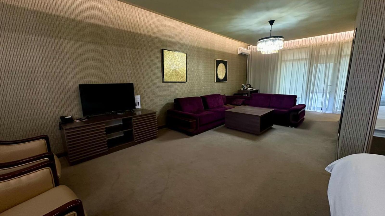 Barhat Hotel & Spa Taraz Buitenkant foto