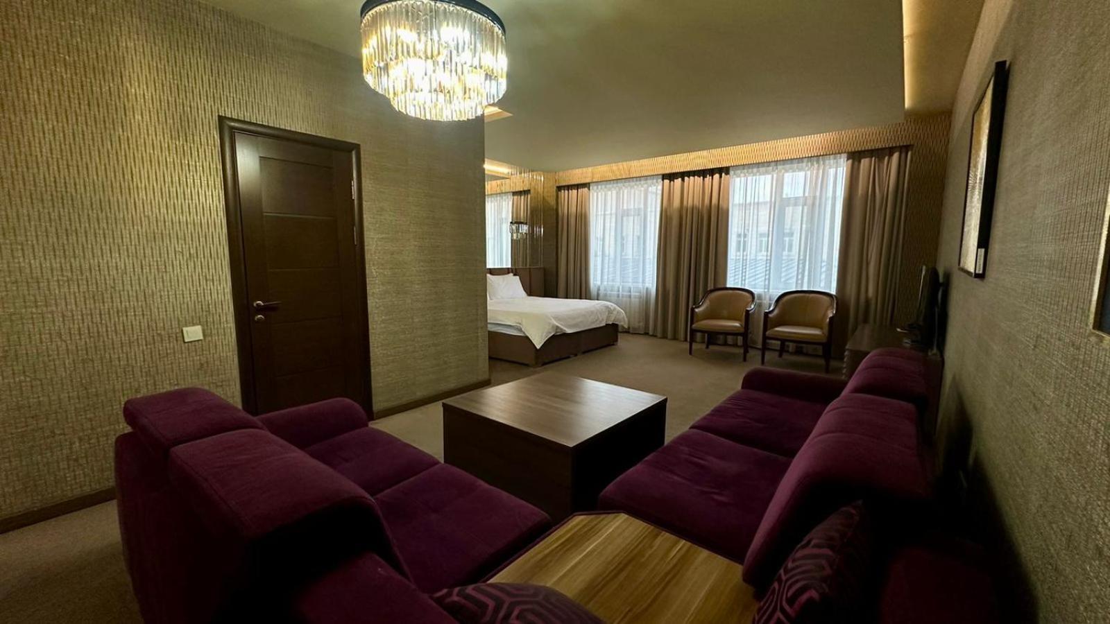 Barhat Hotel & Spa Taraz Buitenkant foto
