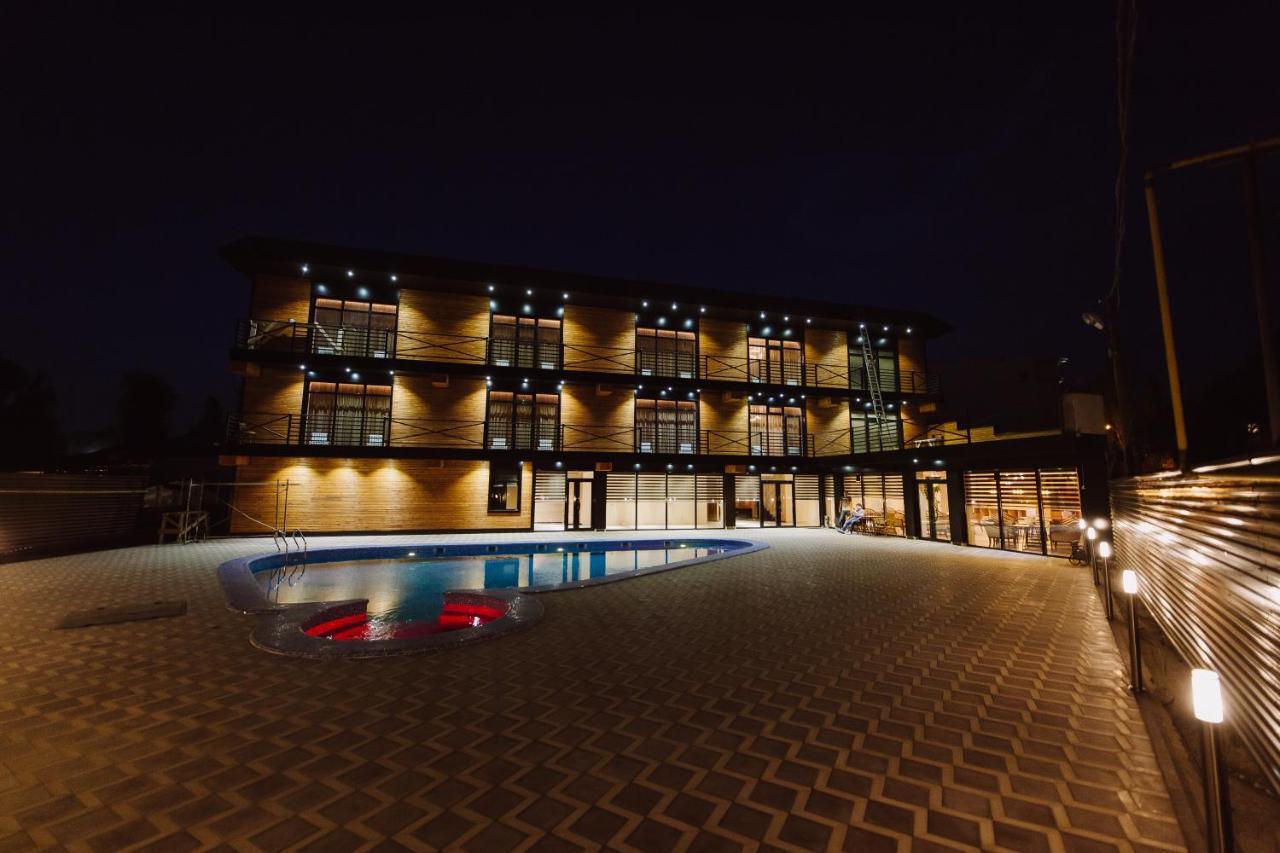 Barhat Hotel & Spa Taraz Buitenkant foto