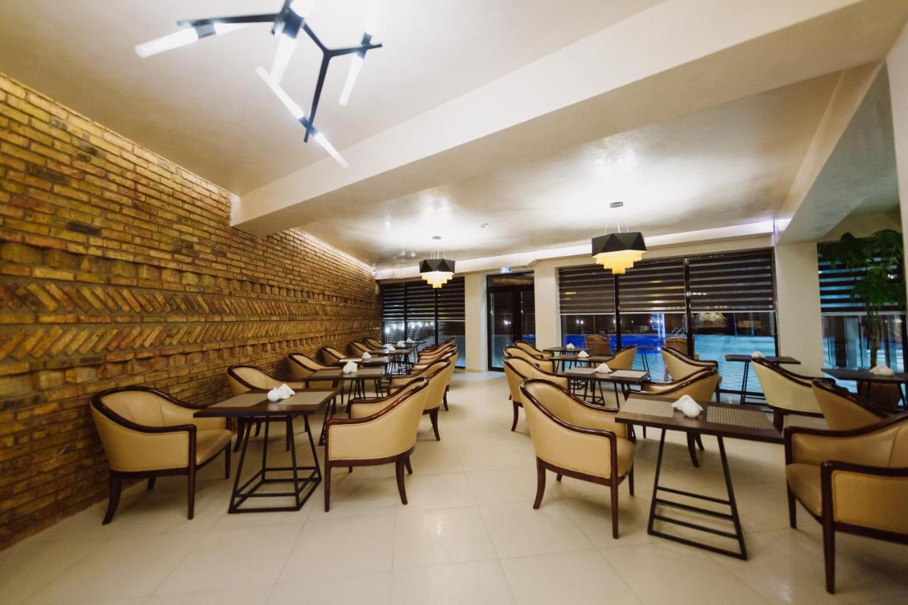 Barhat Hotel & Spa Taraz Buitenkant foto