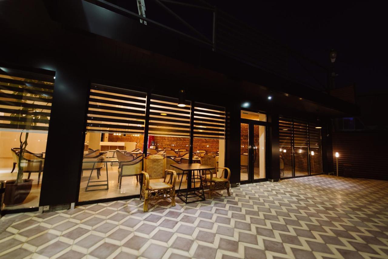 Barhat Hotel & Spa Taraz Buitenkant foto