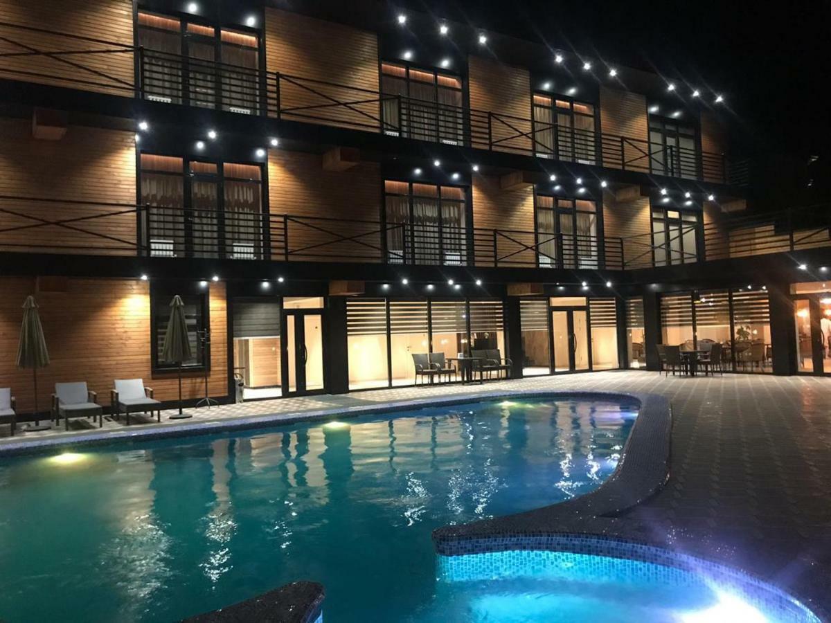 Barhat Hotel & Spa Taraz Buitenkant foto