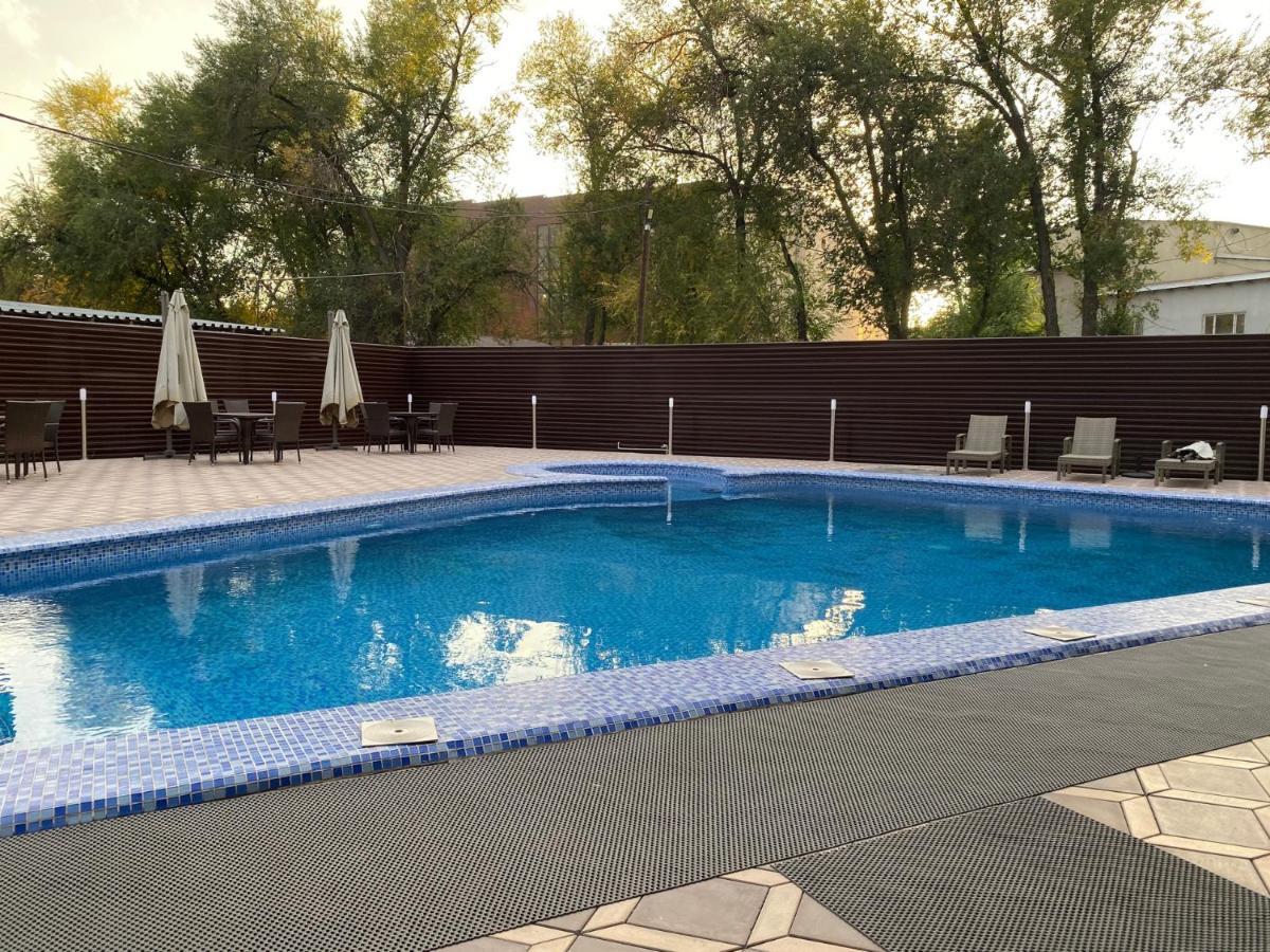 Barhat Hotel & Spa Taraz Buitenkant foto